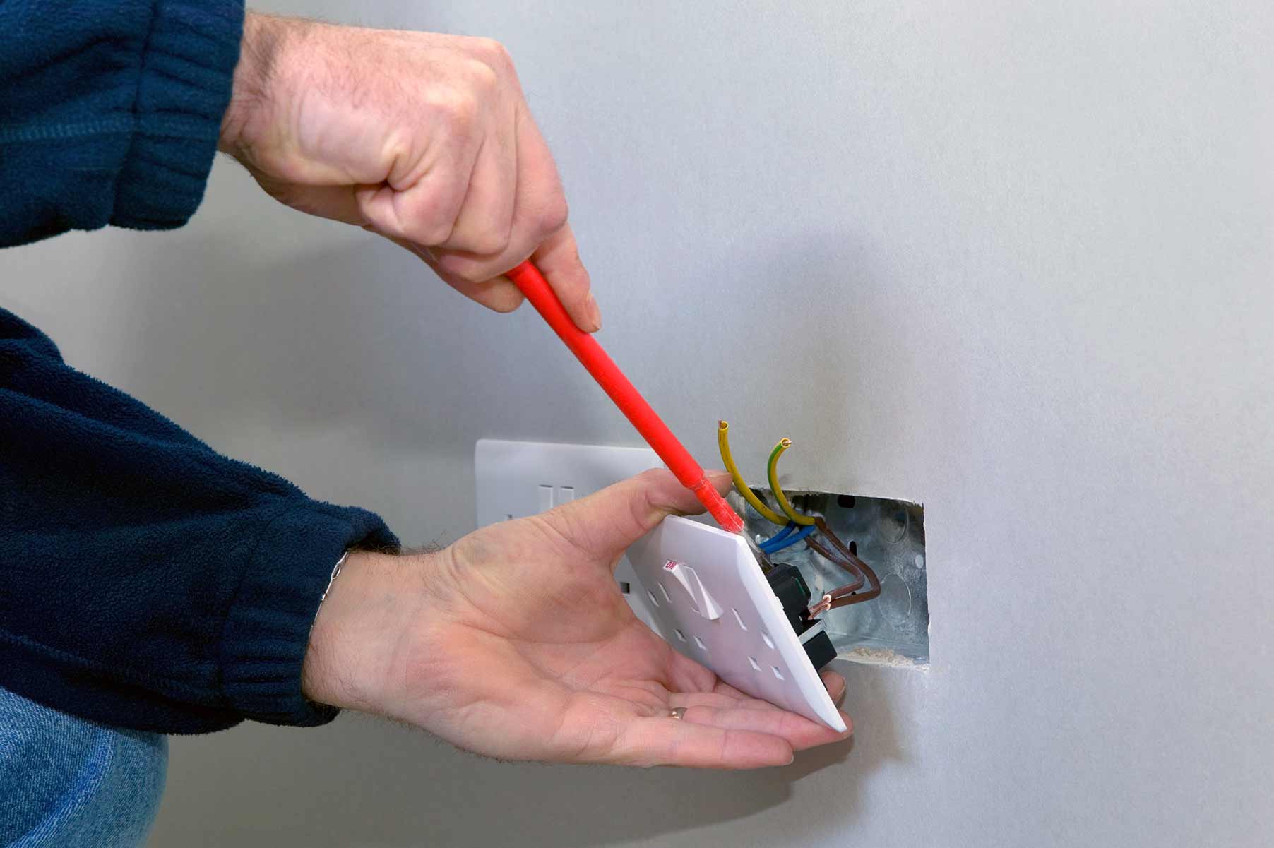 Our electricians can install plug sockets for domestic and commercial proeprties in Nazeing and the local area. 